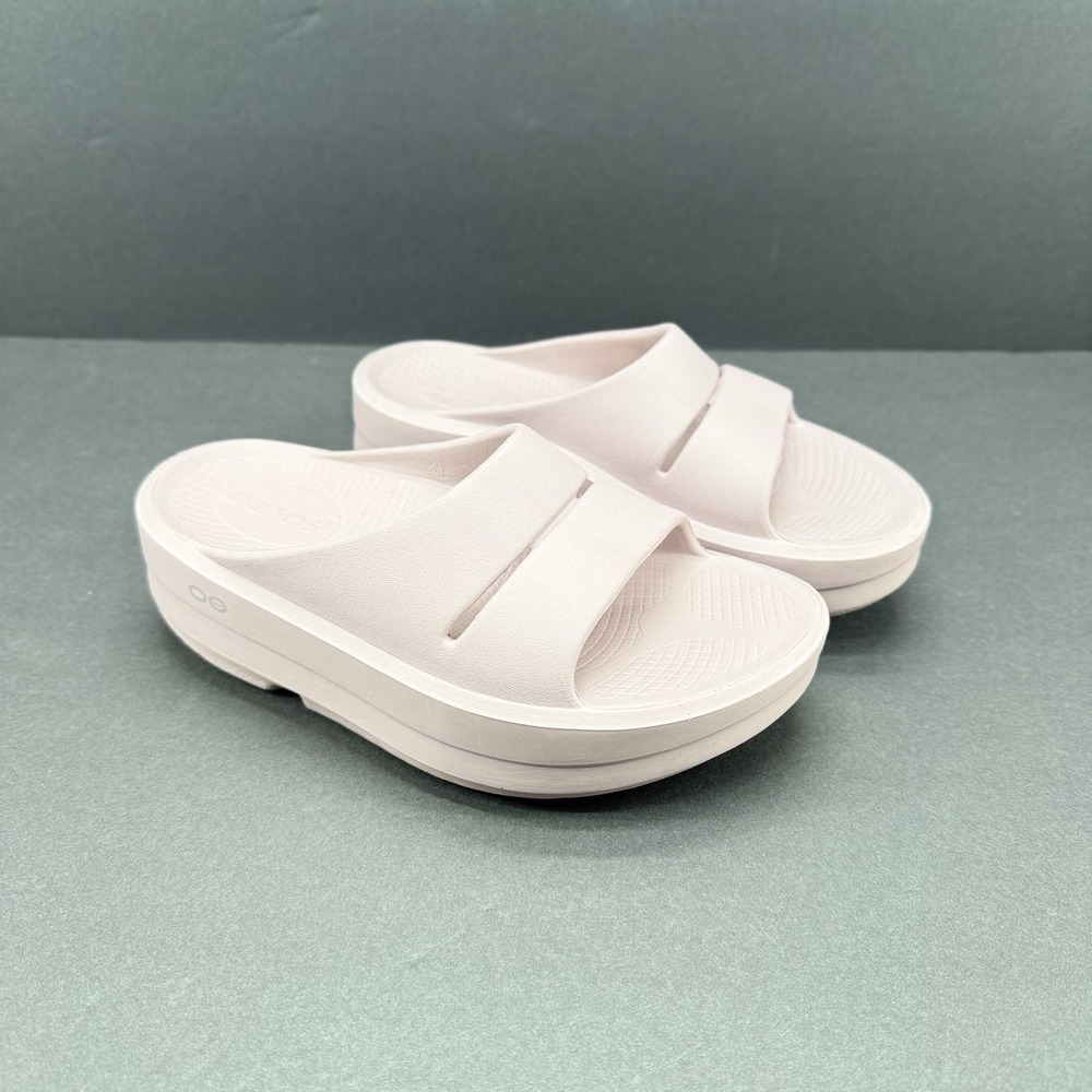 OOFOS Women's OOmega OOahh Comfort Sandal Sz. 5w Stardust